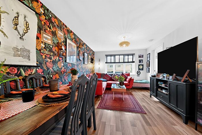 3 Bedroom Semi-detached House For Sale In Gilbertfield Wynd, Cambuslang, Glasgow, G72