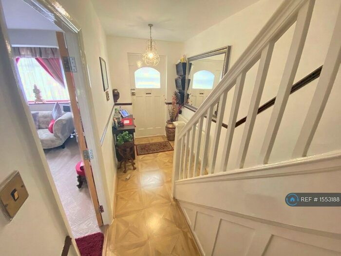 5 Bedroom Semi-Detached House To Rent In Rougemont Avenue, Morden, SM4