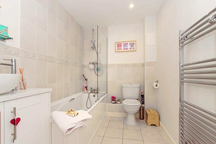 2 Bedroom Flat For Sale In Gadebury Heights, Hemel Hempstead, HP1