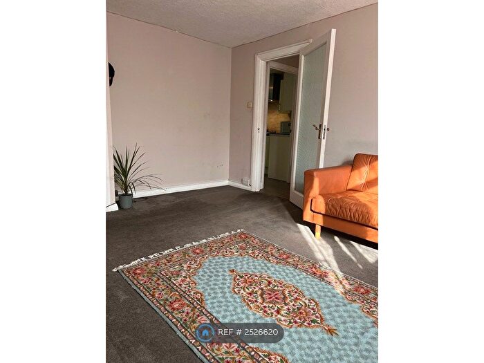 2 Bedroom Flat To Rent In London, London, UB5