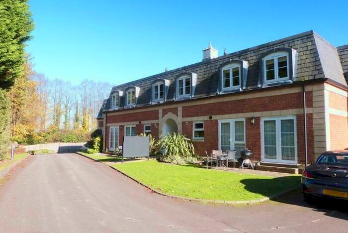 2 Bedroom Apartment To Rent In The Pavillions, Crabbett Park, Worth, Crawley, RH10