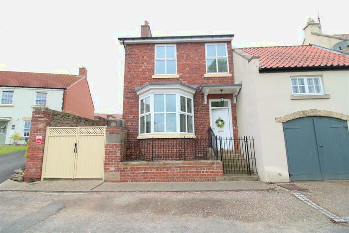 3 Bedroom End Of Terrace House For Sale In The Green, Aycliffe, Newton Aycliffe, DL5