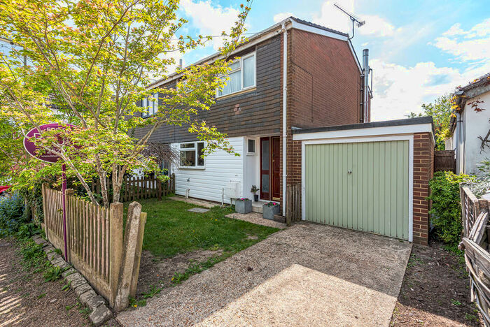 3 Bedroom Semi-Detached House To Rent In Mount Pleasant, Farnham, GU9