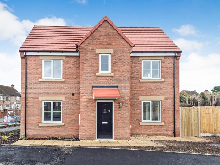 3 Bedroom Semi-Detached House For Sale In Well Hill Drive, Harworth, Doncaster, DN11