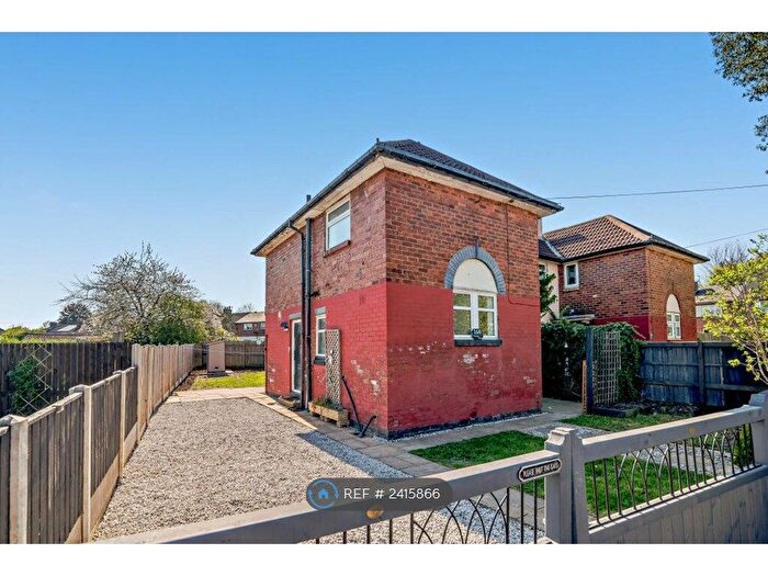 3 Bedroom Semi Detached House To Rent In Wykebeck Mount, Leeds, LS9