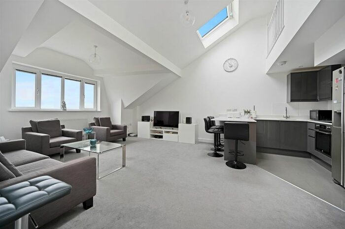 2 Bedroom Flat To Rent In Sutton Court Road, Sutton, SM1