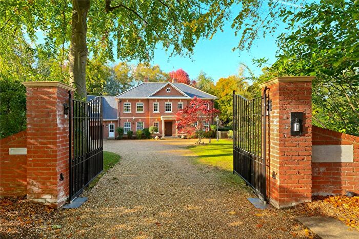 5 Bedroom Detached House To Rent In Albany Close, Esher, Surrey, KT10