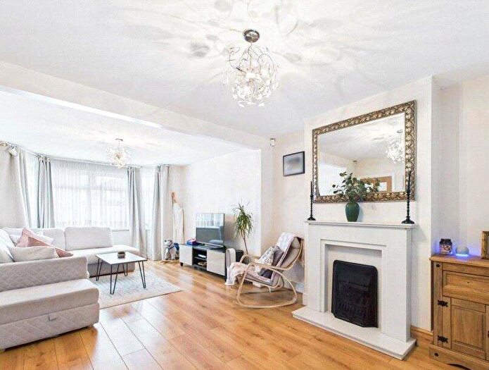 3 Bedroom Semi Detached House To Rent In , Brooklands Road, Hall Green, Birmingham, B28