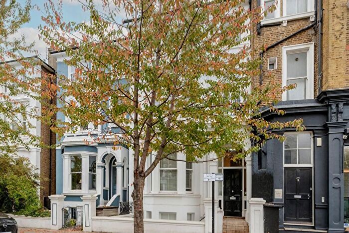 Studio For Sale In Elgin Crescent, London, W11