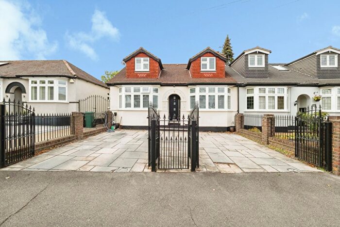 4 Bedroom Bungalow For Sale In Aldborough Road, Upminster, Essex, RM14