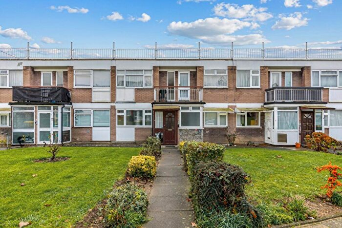2 Bedroom Flat For Sale In Garden Court, Stanmore, HA7
