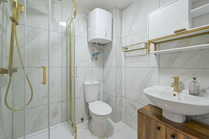 1 Bedroom Flat To Rent In Burdett Road, , Limehouse, London, E14