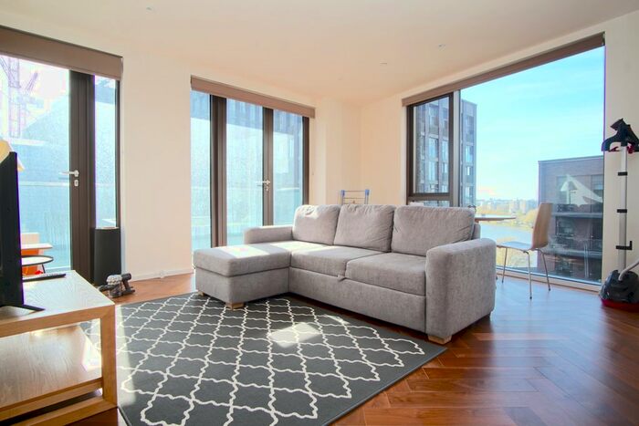2 Bedroom Flat To Rent In Ambassador Building, Viaduct Gdns, Nine Elms, London, SW11