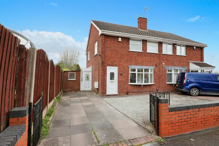 3 Bedroom Semi-Detached House For Sale In Rocket Pool Drive, Bilston, WV14