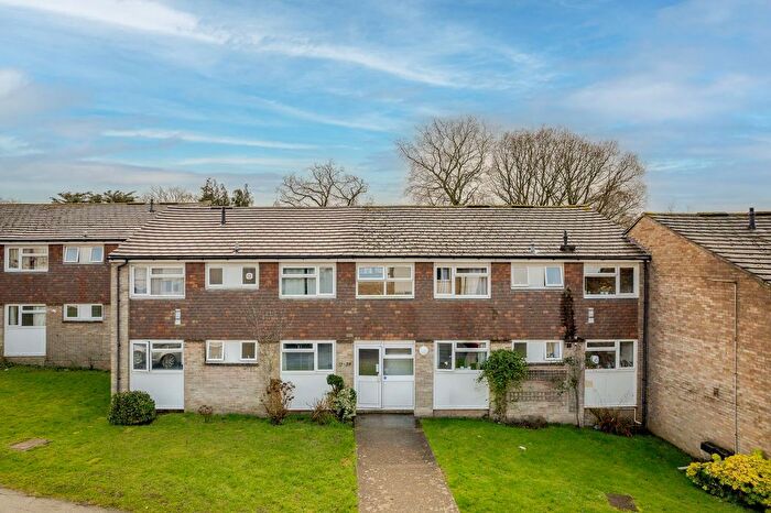 2 Bedroom Flat For Sale In Barnetts Shaw, Oxted, RH8
