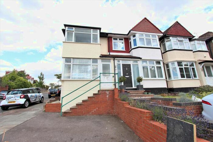 4 Bedroom End Of Terrace House To Rent In Hampden Way, Southgate, N14
