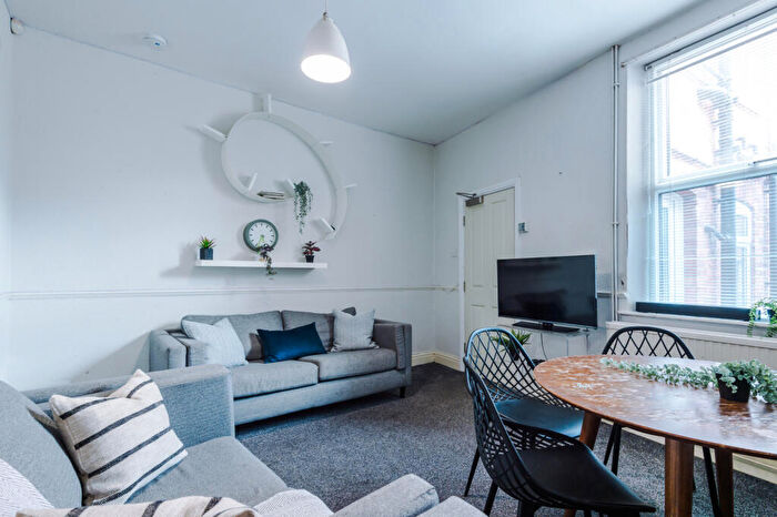 5 Bedroom Terraced House To Rent In Grove Road, Nottingham, NG7