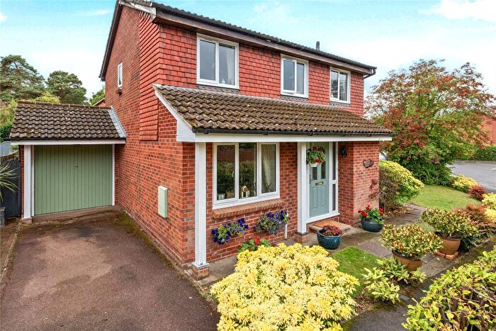 4 Bedroom Detached House For Sale In Cheylesmore Drive, Frimley, Camberley, Surrey, GU16