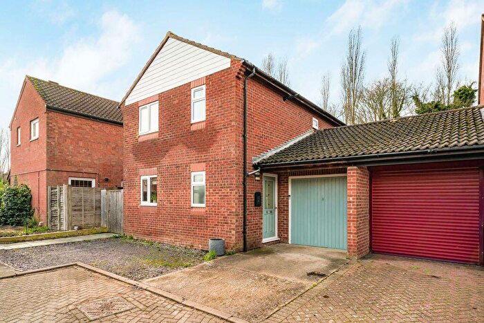 3 Bedroom Detached House For Sale In Rothersthorpe, Giffard Park, Milton Keynes, MK14