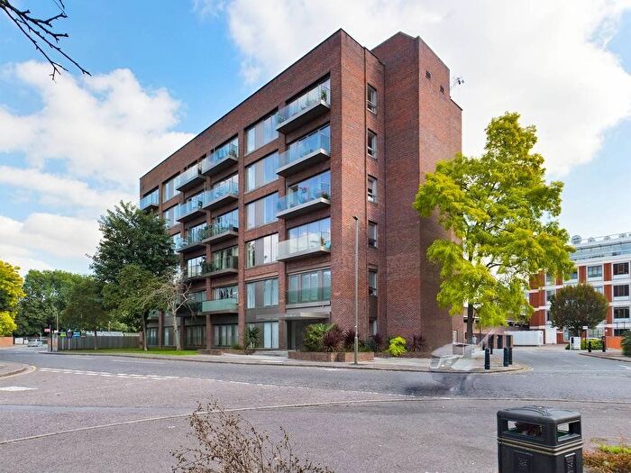 1 Bedroom Flat To Rent In Fairfield Avenue, Staines-Upon-Thames, Surrey, TW18