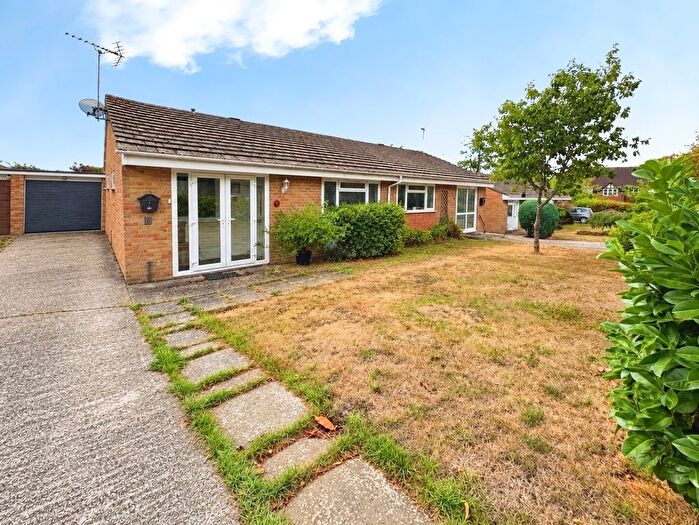 2 Bedroom Bungalow For Sale In Elm Lane, Tongham, Surrey, GU10