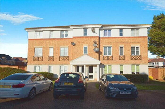 2 Bedroom Apartment To Rent In Bancroft Chase, Hornchurch, Essex, RM12