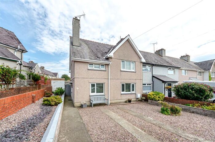 3 Bedroom End Of Terrace House For Sale In Cae'r Ymryson, Caernarfon, Gwynedd, LL55