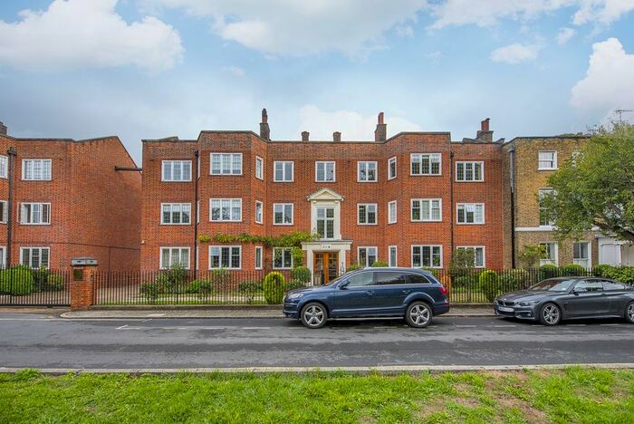 2 Bedroom Flat To Rent In Little Green, Richmond, TW9