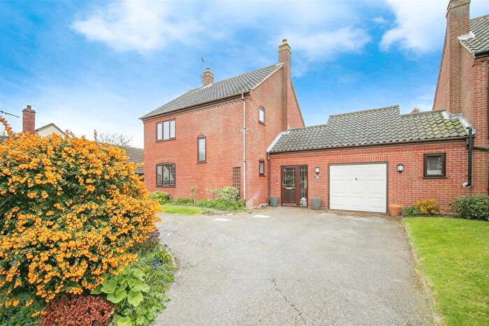 3 Bedroom Link Detached House For Sale In St. Andrews Rise, Bulmer, Sudbury, CO10