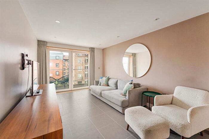 4 Bedroom Flat To Rent In Upper Clapton Road, Hackney, London, E5