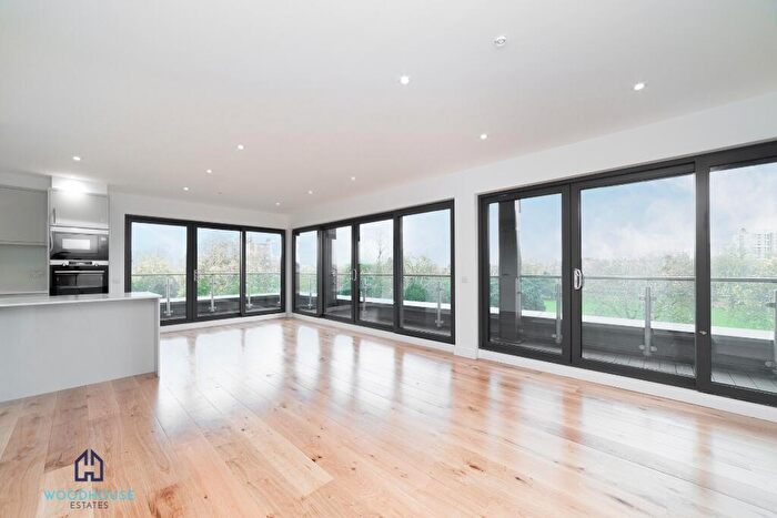 3 Bedroom Flat To Rent In Stannary Street, London, SE11