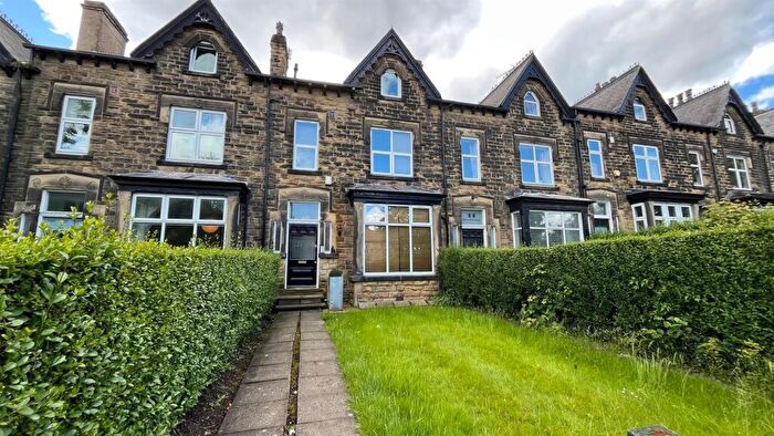 1 Bedroom Apartment To Rent In Street Lane, Roundhay, Leeds, LS8