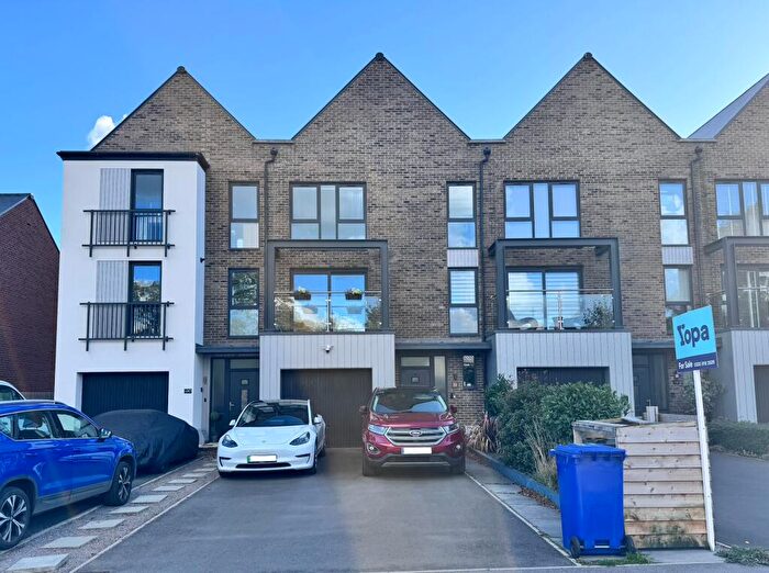 4 Bedroom Town House For Sale In Lindh Road, Bicester, OX25