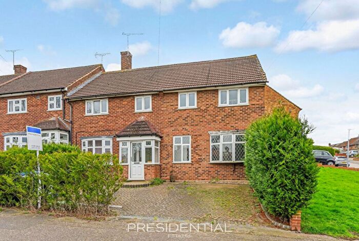 5 Bedroom End Of Terrace House For Sale In Goldingham Avenue, Loughton, IG10