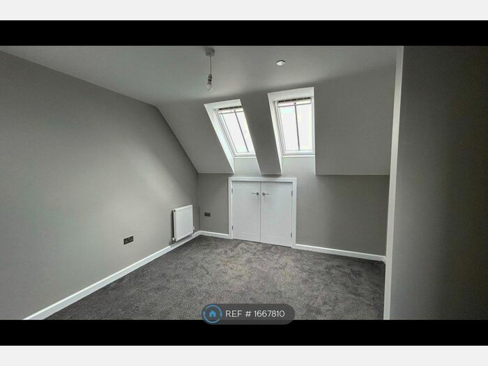 3 Bedroom Semi-Detached House To Rent In Beecroft Close, Leicester, LE19
