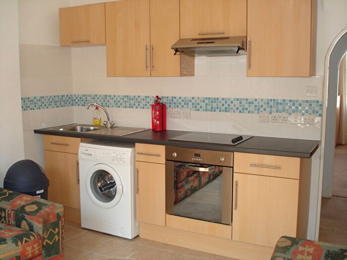 3 Bedroom Flat To Rent In Maclise Road, London, W14