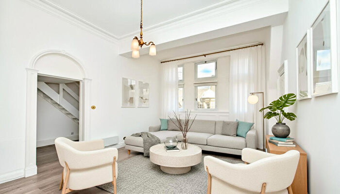 2 Bedroom Apartment For Sale In Flat, North Bridge, Edinburgh, EH1