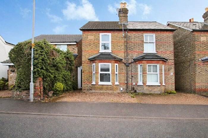 2 Bedroom Semi-Detached House For Sale In Meadfield Road, Langley, SL3