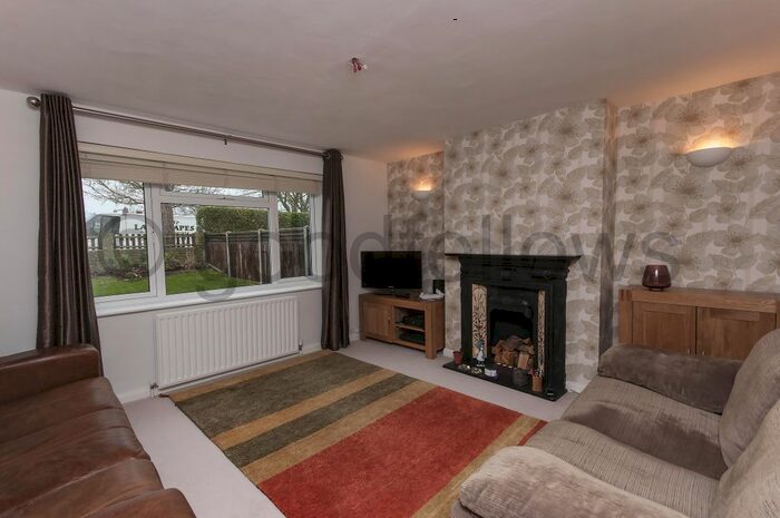 2 Bedroom Maisonette To Rent In Courtney Crescent, Carshalton, Surrey, SM5