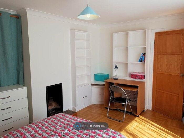 4 Bedroom Semi-Detached House To Rent In Spruce Avenue, Colchester, CO4