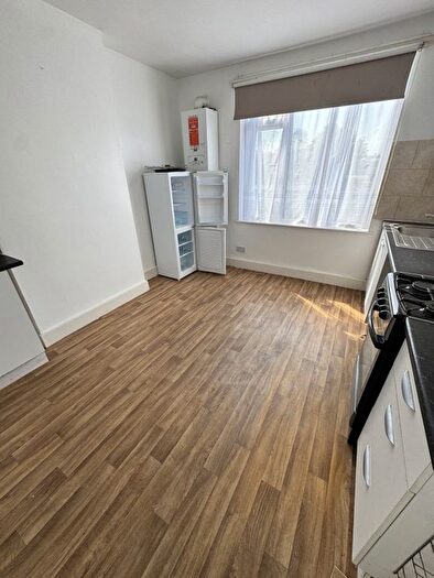 2 Bedroom Flat To Rent In South Park Road, Seven Kings, IG1