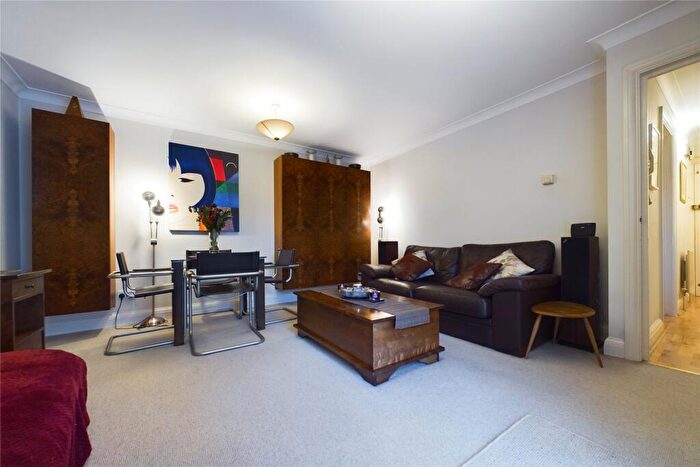 1 Bedroom Apartment For Sale In Hedingham Mews, All Saints Avenue, Maidenhead, Berkshire, SL6
