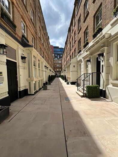 2 Bedroom Flat To Rent In Dyer's Buildings, London, EC1N