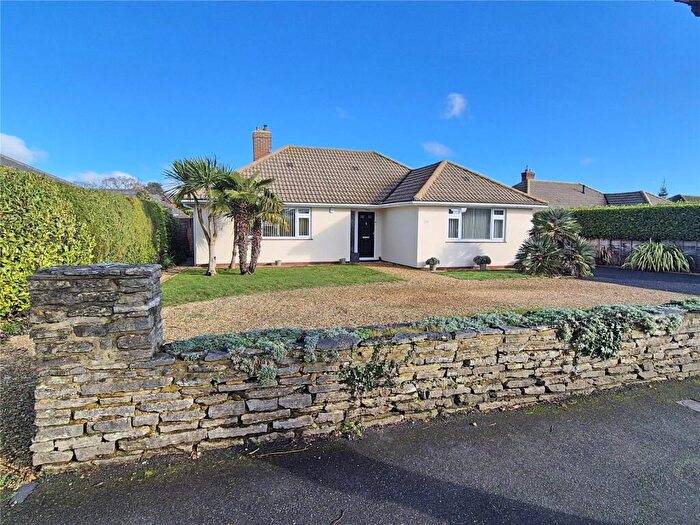 2 Bedroom Bungalow For Sale In Crossmead Avenue, New Milton, Hampshire, BH25