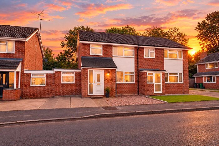 4 Bedroom Semi-Detached House For Sale In Tomlins Close, Tadley, Hampshire, RG26