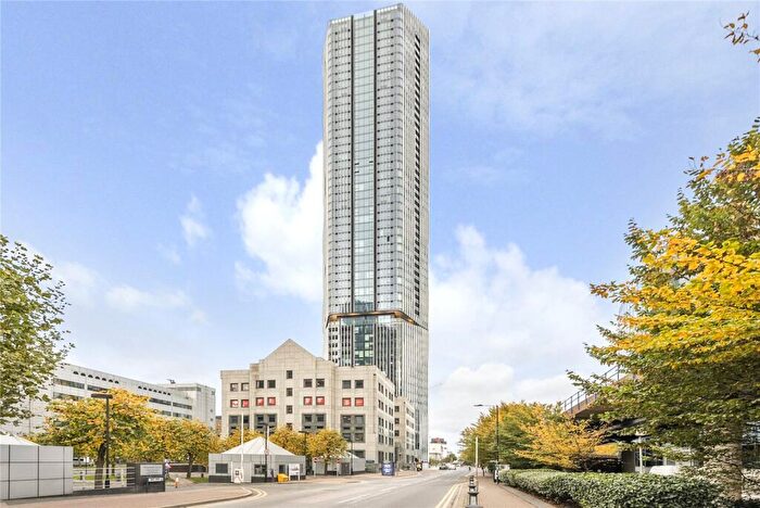2 Bedroom Flat To Rent In Amory Tower, Millwall, E14