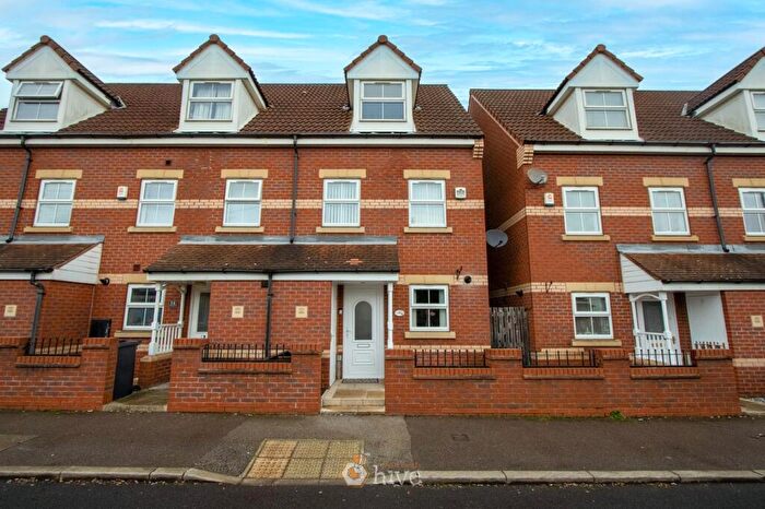3 Bedroom Town House For Sale In Junction Road, Stainforth, Doncaster, DN7