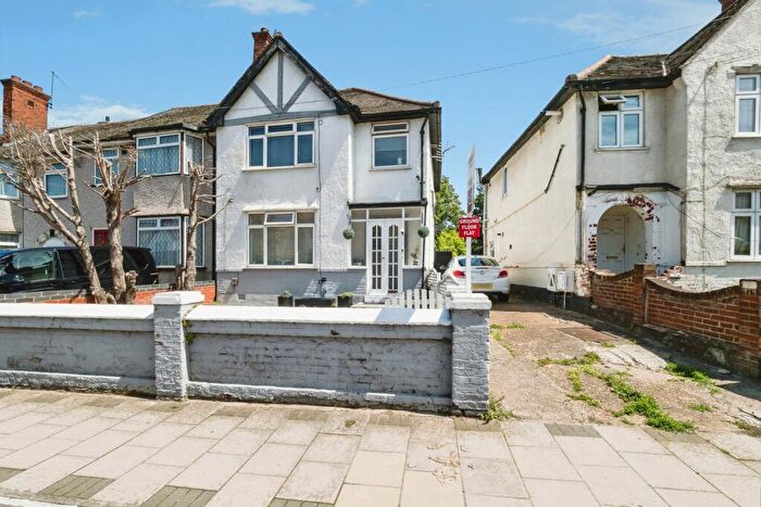 2 Bedroom Flat For Sale In Ballards Road, Dagenham, Essex, RM10