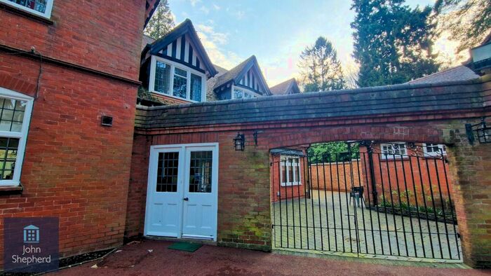 2 Bedroom Flat To Rent In Mearse Lane, Barnt Green, Birmingham, Worcestershire, B45