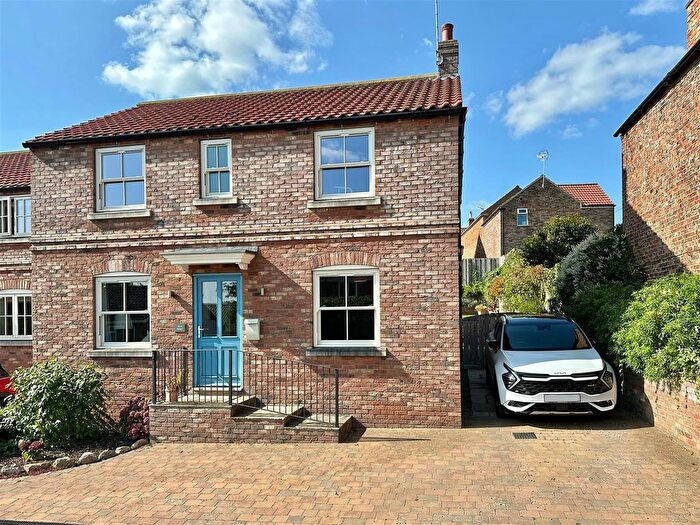 4 Bedroom Detached House For Sale In Back Lane, Raskelf, York, YO61